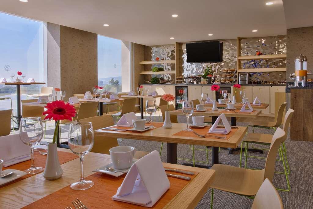 Hotel Galeria Plaza Irapuato Restaurant foto